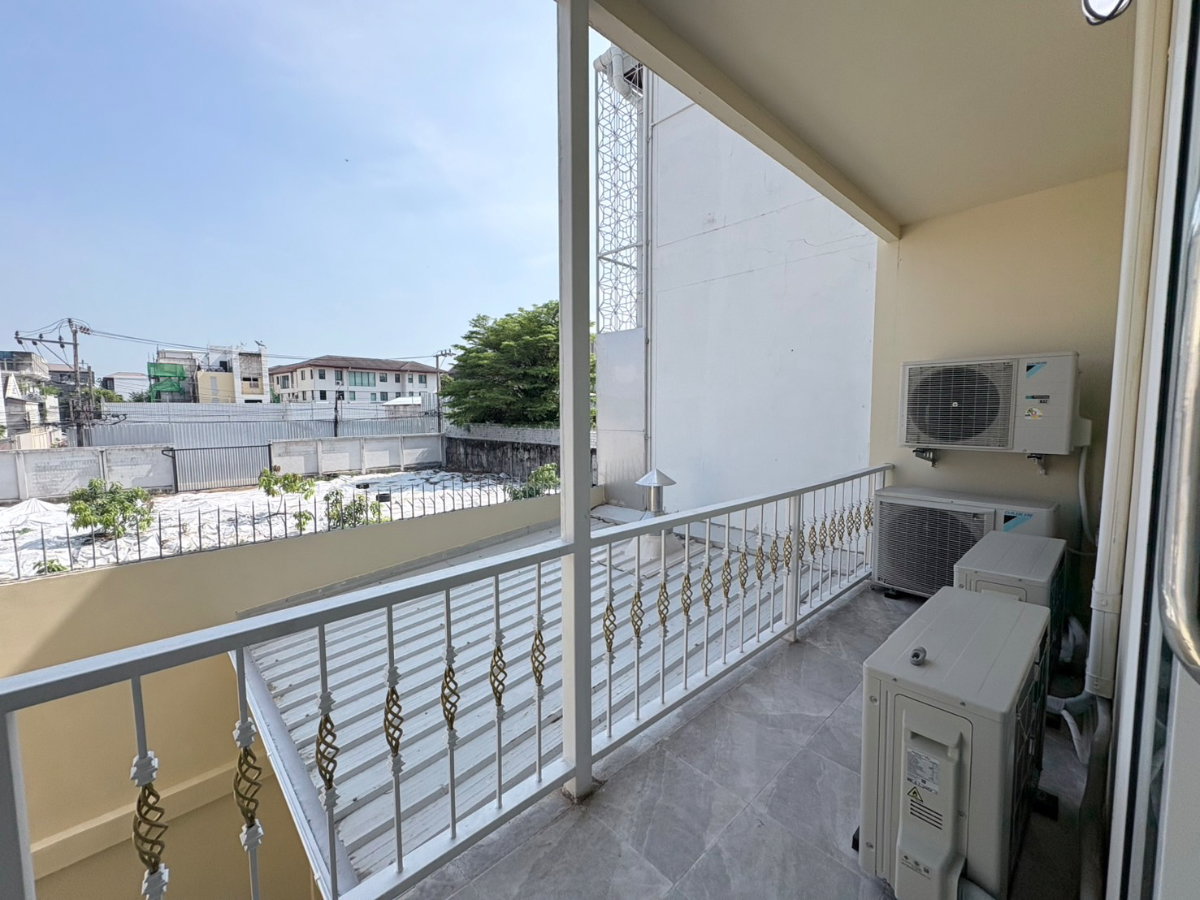รูป ขายบ้านหรูรีโนเวตใหม่ เย็นอากาศ สาทร | Yenakart Residence | 450 ตร.ม. ใกล้ One Bangkok - รูปที่ 22/42