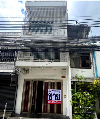 Shophouses for sale Bangkok : 4.5-story commercial building for sale on Chan Road, near Soi Yudee 20. Beautiful and rare find. Interested? Add Line: @841qqlnr