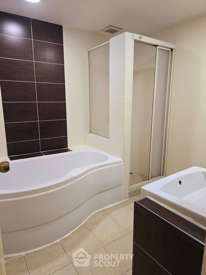 picture 3-BR Condo For Rent At Lumpini Suite Ratchada-Rama 3, Chong Nonsi (ID 2024682) - 13/14