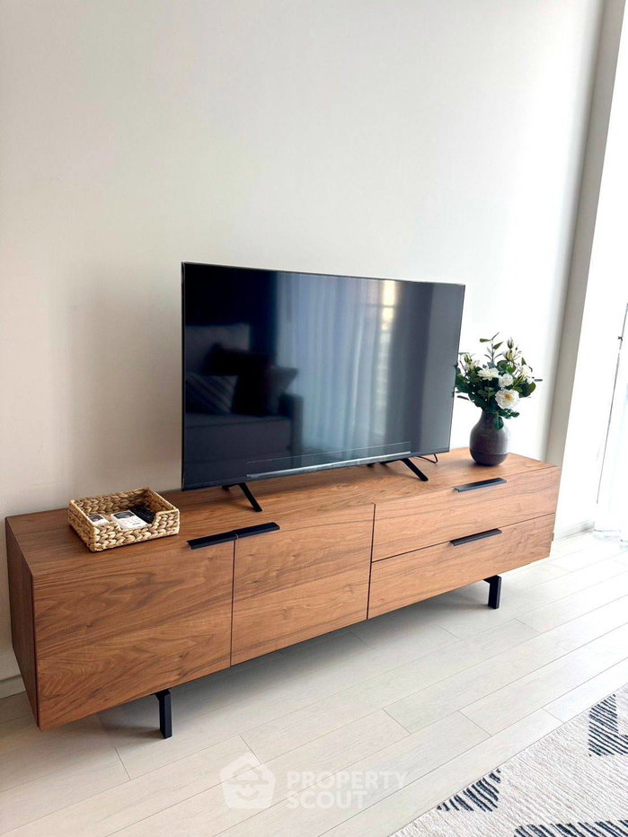 picture 100m To BTS Phloen Chit | 1-BR Condo At Noble Ploenchit (ID 2025482) - 3/5