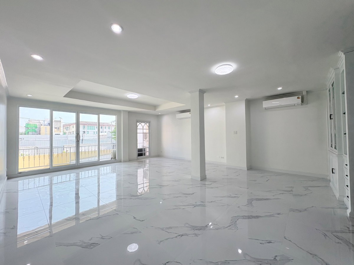 รูป ขายบ้านหรูรีโนเวตใหม่ เย็นอากาศ สาทร | Yenakart Residence | 450 ตร.ม. ใกล้ One Bangkok - รูปที่ 19/42