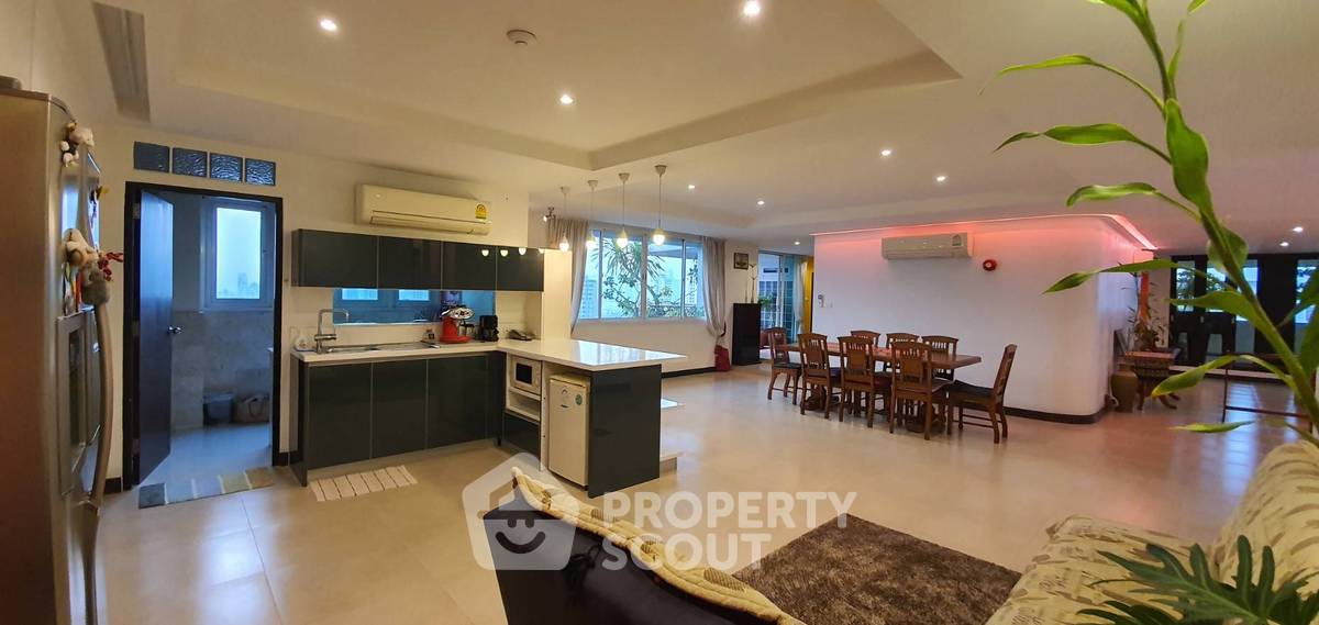 picture High-Floor 2-BR 250 Sqm DS Tower 1 near BTS Phrom Phong (ID 512164) - 5/18