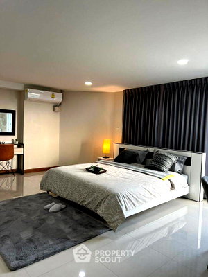 Condos for rent Hospital Kawila Chiang Mai : 2-BR 95 Sqm Condo For Rent, Grandview Condominium, 400m to MRT Chatuchak Park (ID 1163125)