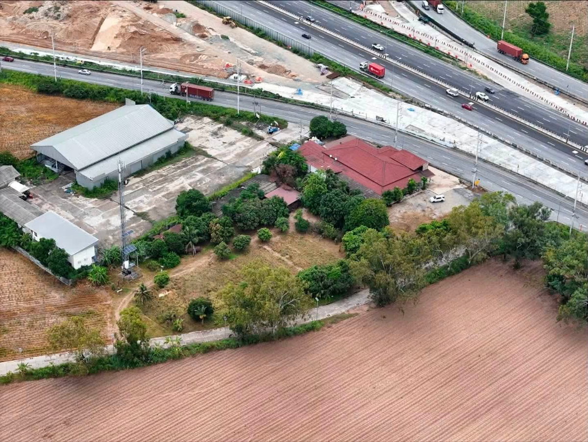 รูป ขายที่ดินทำเลทอง ติดถนนมอเตอร์เวย์ ศรีราชา - รูปที่ 3/12