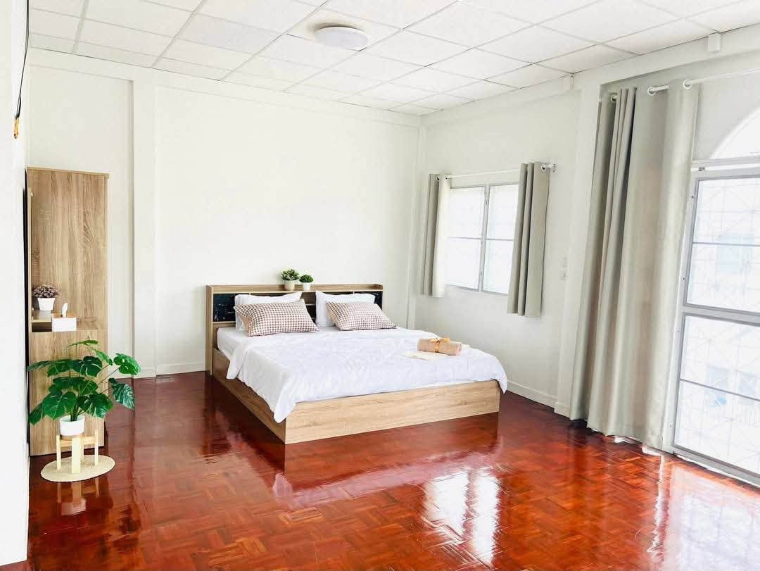 รูป ให้เช่าบ้านแฝดหลังใหญ่รีโนเวทใหม่ บางพระ ศรีราชา - รูปที่ 5/12