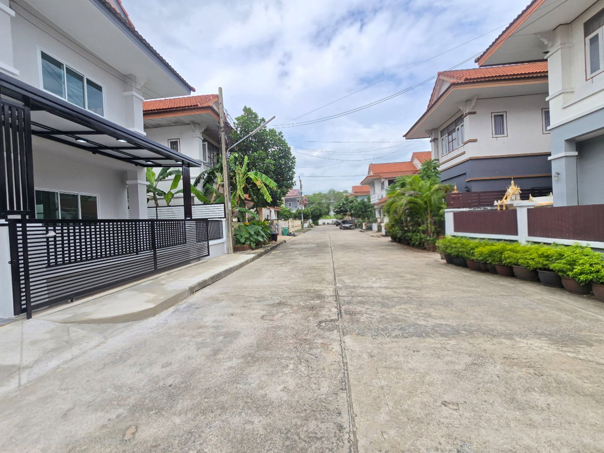 รูป บ้านเดี่ยวหลังใหญ่ ทำเลดีมาก หลังมุมใน เนื้อที่กว้างขวาง ตกแต่งใหม่ทั้งหลัง พร้อมอยู่ หมู่บ้านพนาสนธิ์การ์เด้นโฮม6 หทัยราษฎร์39 ใกล้ทางด่วน - รูปที่ 43/44