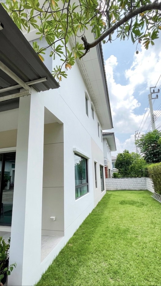 picture Corner Detached House for Sale | Owner Direct - 3/16