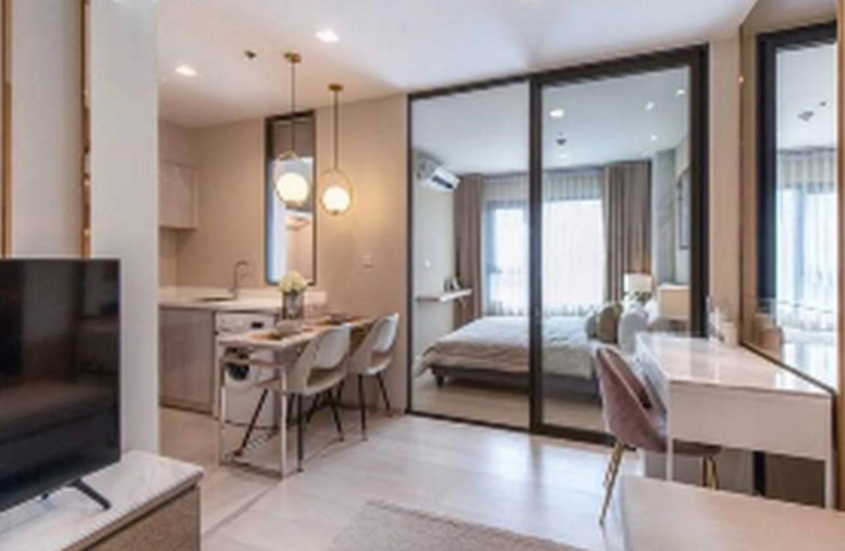 picture Luxury condo in a prime location on Wireless Road, near Central Embassy and BTS Phloen Chit. - 2/9
