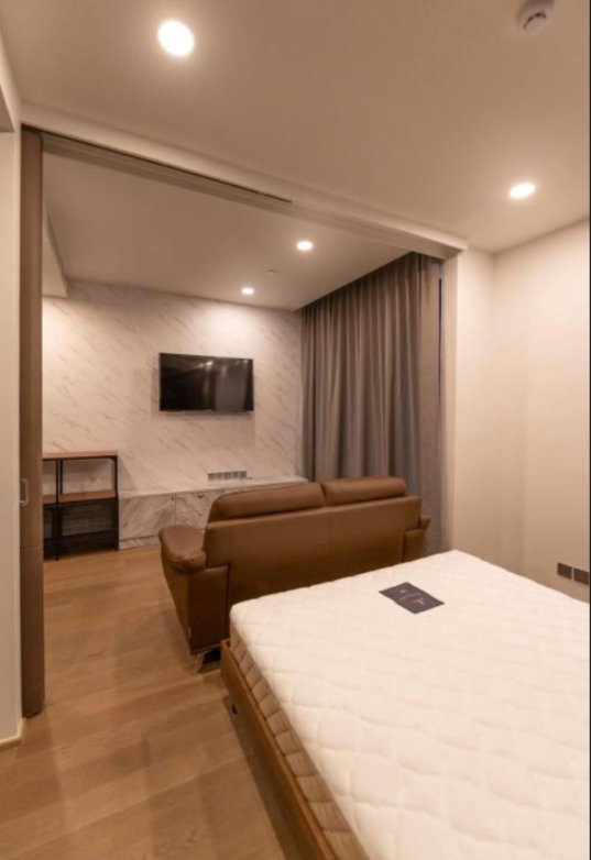 picture One-bedroom condo near MRT Samyan, not far from BTS Sala Daeng and Silom Road. - 3/8