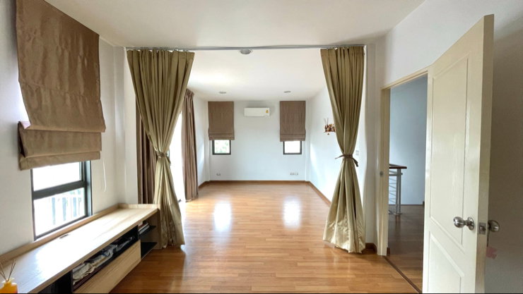 picture Corner Detached House for Sale | Owner Direct - 11/16