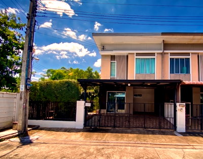 Townhouses for sale : Beautiful Corner-Unit Townhome for Sale: Pruksa Ville 92 Onnut-Suvarnabhumi (Lat Krabang 14/1)