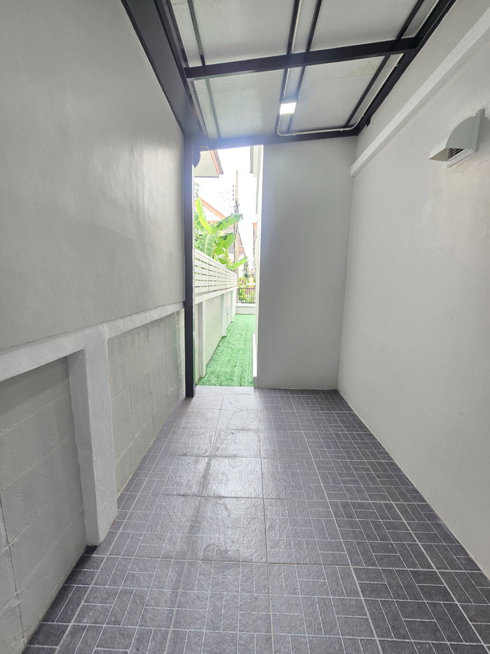 รูป บ้านเดี่ยวหลังใหญ่ ทำเลดีมาก หลังมุมใน เนื้อที่กว้างขวาง ตกแต่งใหม่ทั้งหลัง พร้อมอยู่ หมู่บ้านพนาสนธิ์การ์เด้นโฮม6 หทัยราษฎร์39 ใกล้ทางด่วน - รูปที่ 23/44