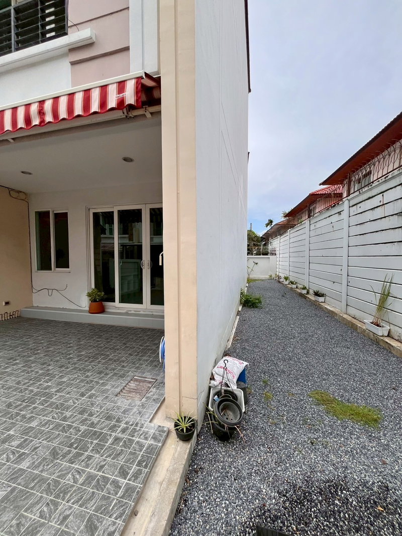 Townhouses for rent : Baan Klang Muang S-sense rama9