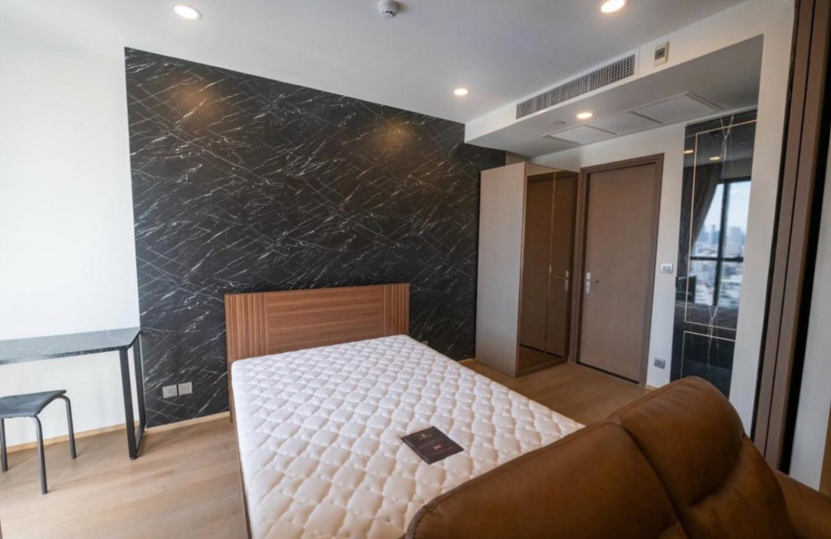 picture One-bedroom condo near MRT Samyan, not far from BTS Sala Daeng and Silom Road. - 4/8