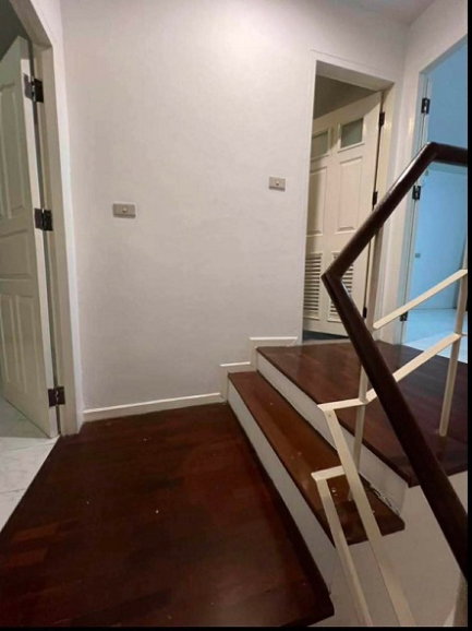 picture ✨ Corner 3-Storey Home Office for Rent | Only 500 m to MRT Purple Line | Ready to Move In - 12/17