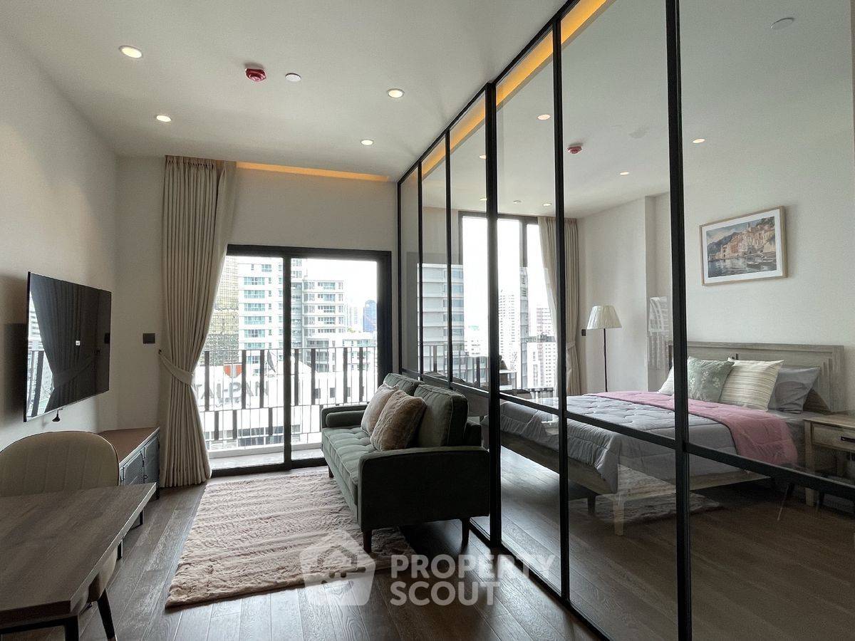 picture High-Floor 1-BR 43 Sqm At Muniq Sukhumvit 23, MRT Sukhumvit 100m (ID 3060084) - 1/18