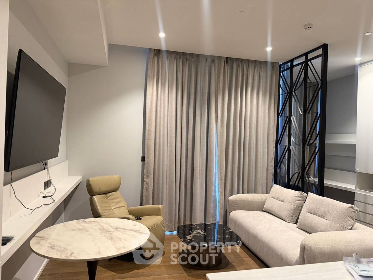 picture Pet-Friendly 1-BR Condo At Muniq Langsuan, 300m To BTS Ratchadamri (ID 3061961) - 2/8
