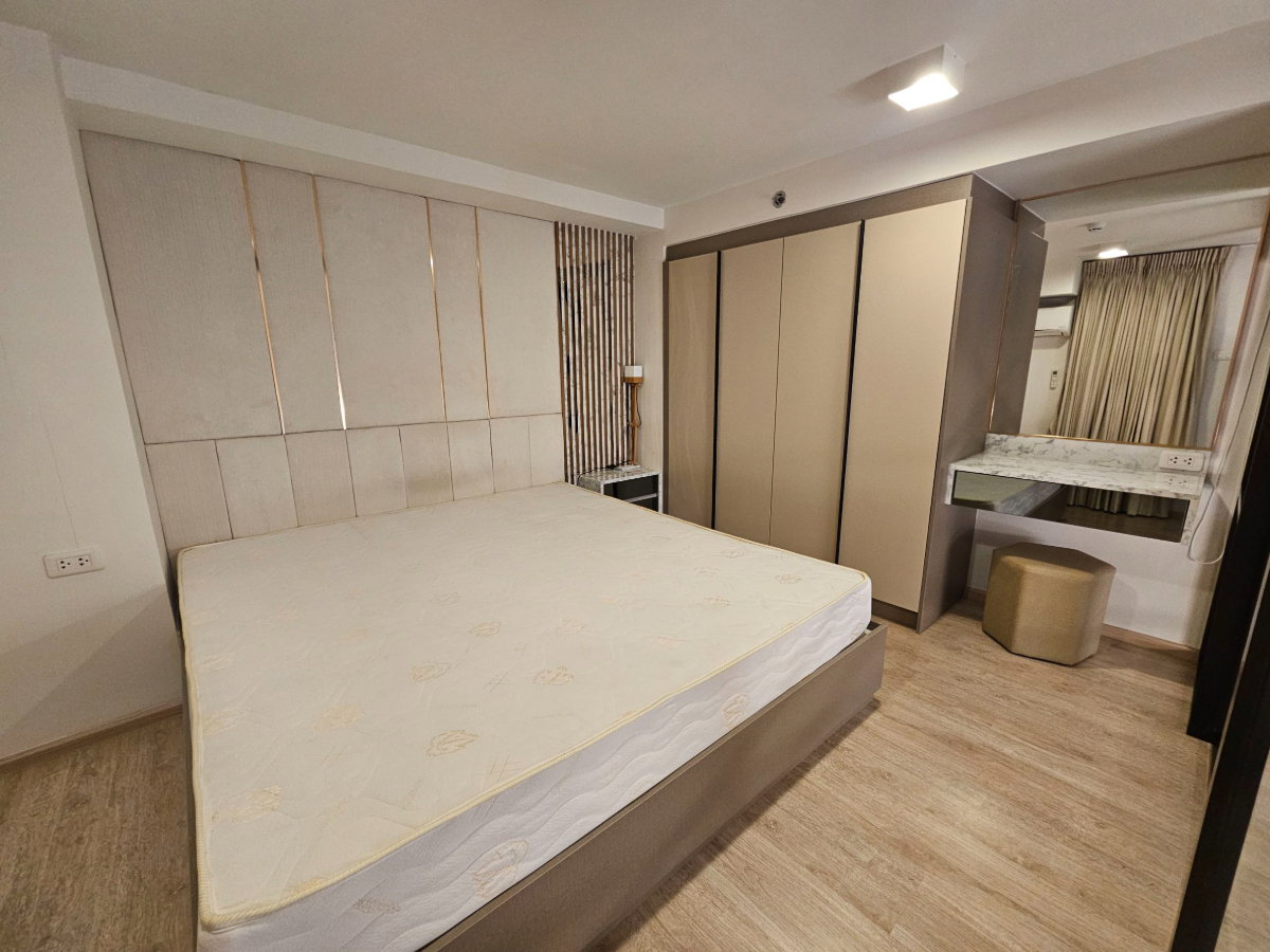รูป ✨ ให้เช่า ไอดีโอ สาทร-วงเวียนใหญ่ ✨ (Ideo Sathorn-Wongwianyai)
🌃 1 Bedroom HYBRID พิเศษ เพดานสูง 4.2 เมตร - รูปที่ 8/10