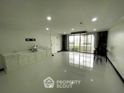 Condos for rent : High-Floor 3-BR 250 Sqm Condo At Regent On The Park 1, 400m to BTS Phrom Phong (ID 3060468)