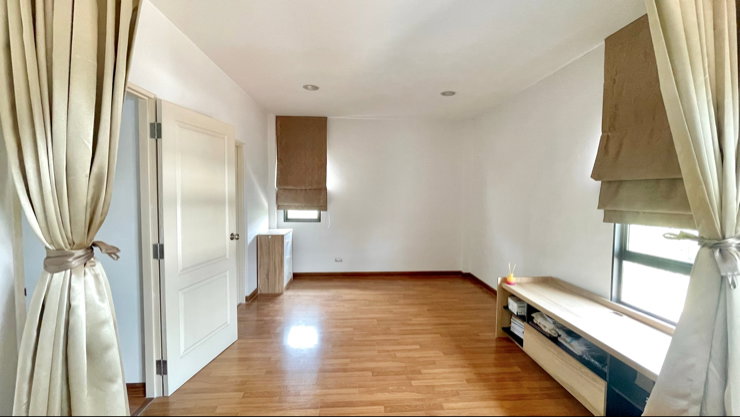 picture Corner Detached House for Sale | Owner Direct - 12/16
