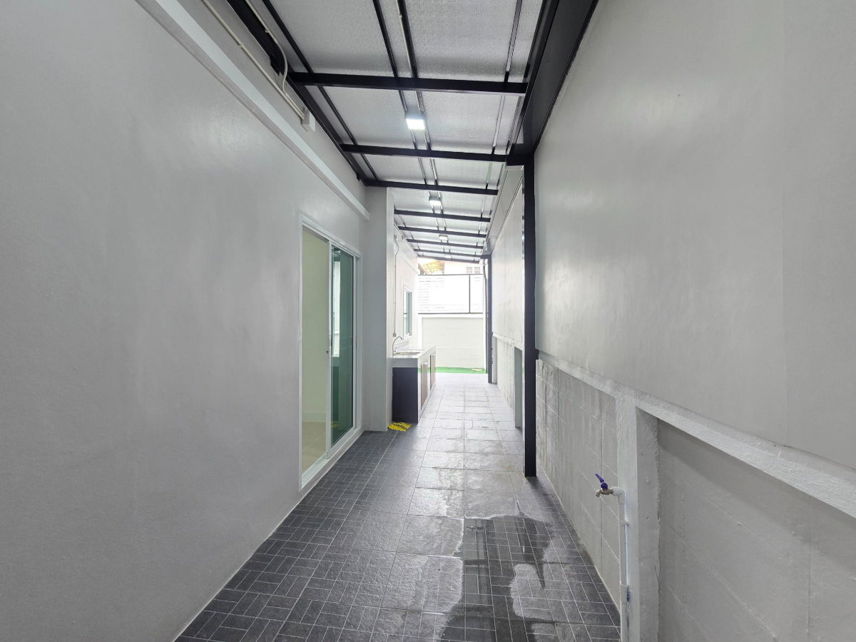รูป บ้านเดี่ยวหลังใหญ่ ทำเลดีมาก หลังมุมใน เนื้อที่กว้างขวาง ตกแต่งใหม่ทั้งหลัง พร้อมอยู่ หมู่บ้านพนาสนธิ์การ์เด้นโฮม6 หทัยราษฎร์39 ใกล้ทางด่วน - รูปที่ 24/44