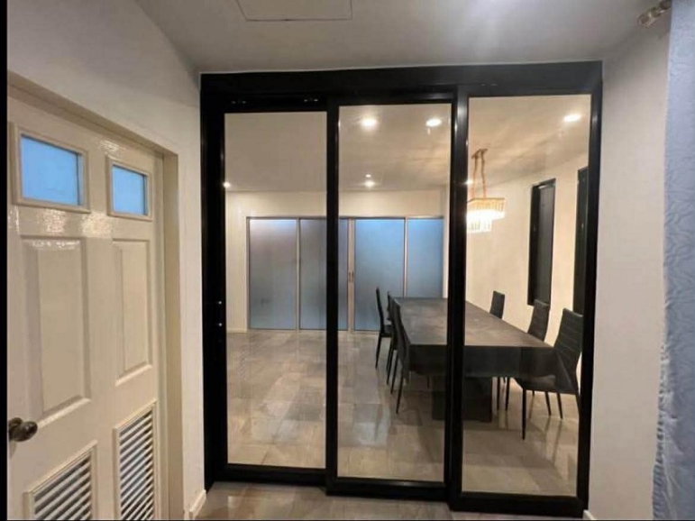 picture ✨ Corner 3-Storey Home Office for Rent | Only 500 m to MRT Purple Line | Ready to Move In - 4/17