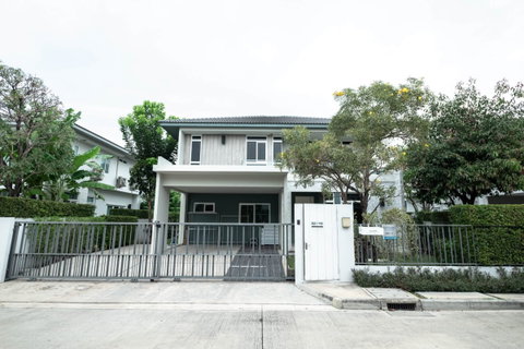 รูปภาพ ให้เช่า บ้านเดี่ยวหรู มัณฑนา บางนา–วงแหวน เฟอร์นิเจอร์ครบพร้อมอยู่ (H6917)