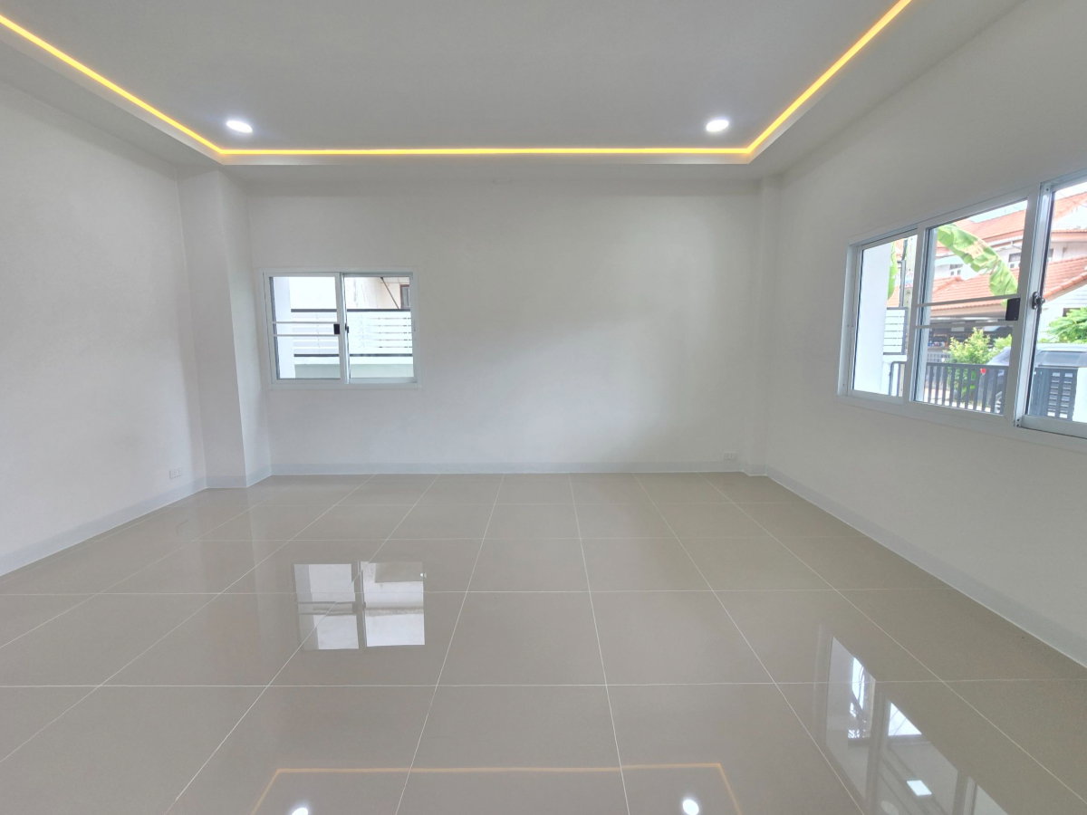 รูป บ้านเดี่ยวหลังใหญ่ ทำเลดีมาก หลังมุมใน เนื้อที่กว้างขวาง ตกแต่งใหม่ทั้งหลัง พร้อมอยู่ หมู่บ้านพนาสนธิ์การ์เด้นโฮม6 หทัยราษฎร์39 ใกล้ทางด่วน - รูปที่ 11/44