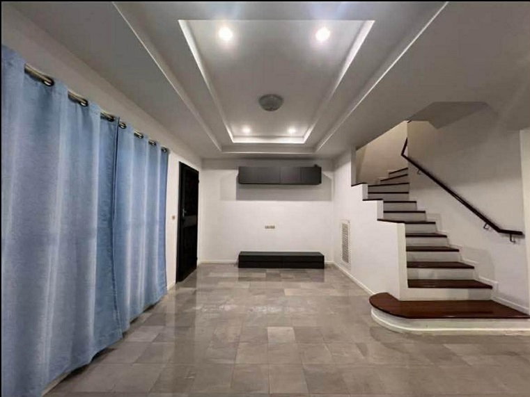 picture ✨ Corner 3-Storey Home Office for Rent | Only 500 m to MRT Purple Line | Ready to Move In - 10/17