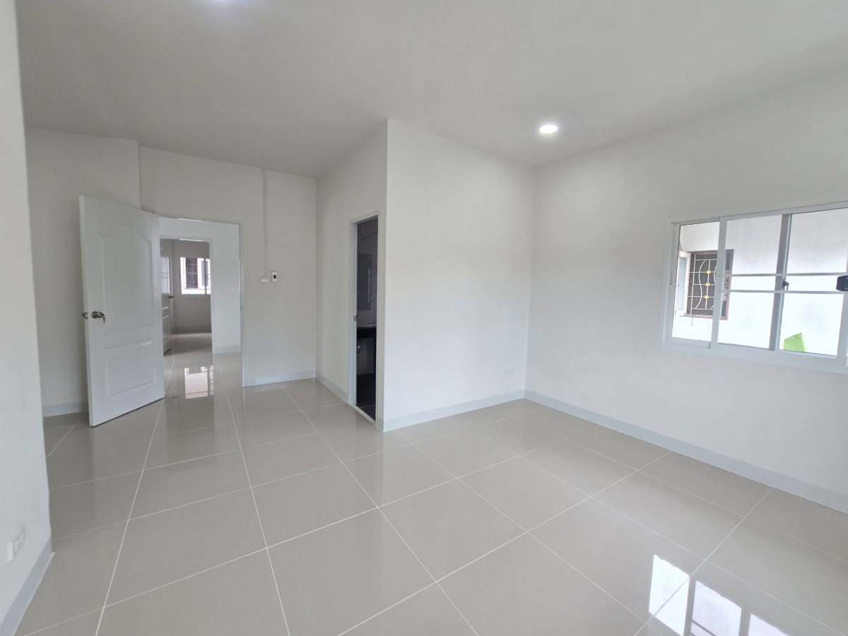 รูป บ้านเดี่ยวหลังใหญ่ ทำเลดีมาก หลังมุมใน เนื้อที่กว้างขวาง ตกแต่งใหม่ทั้งหลัง พร้อมอยู่ หมู่บ้านพนาสนธิ์การ์เด้นโฮม6 หทัยราษฎร์39 ใกล้ทางด่วน - รูปที่ 31/44