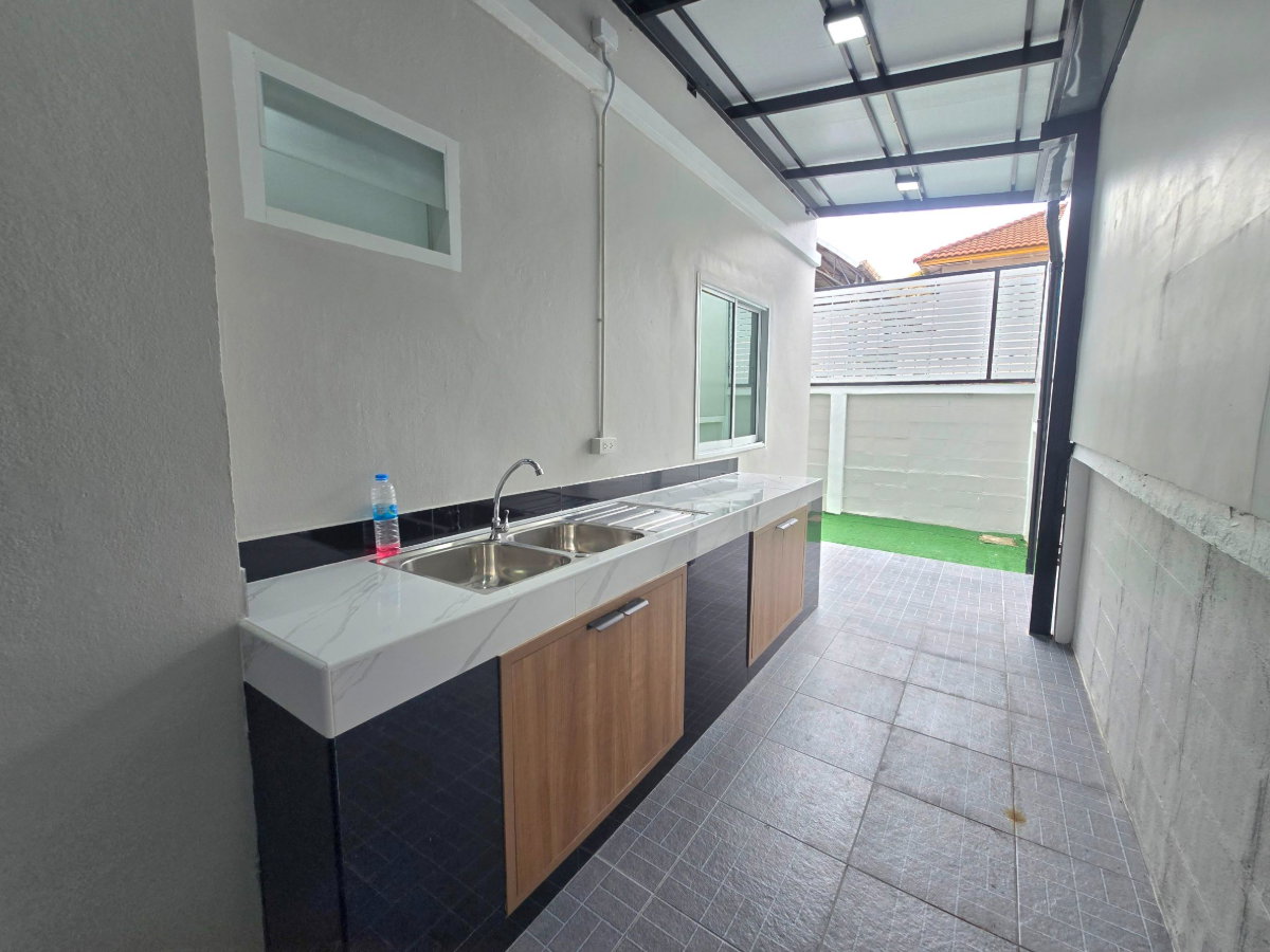 รูป บ้านเดี่ยวหลังใหญ่ ทำเลดีมาก หลังมุมใน เนื้อที่กว้างขวาง ตกแต่งใหม่ทั้งหลัง พร้อมอยู่ หมู่บ้านพนาสนธิ์การ์เด้นโฮม6 หทัยราษฎร์39 ใกล้ทางด่วน - รูปที่ 21/44
