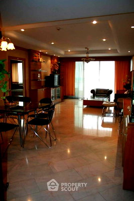 ขายคอนโด : คอนโดสูง 22 ชั้น 3 ห้อง 141 ตร.ม. Riverine Place ใกล้สวนย่า (ID 1647164)