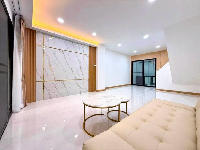 ขายทาวน์โฮม 2 ห้องนอน 16 ตร.ว. เขตตลิ่งชัน
