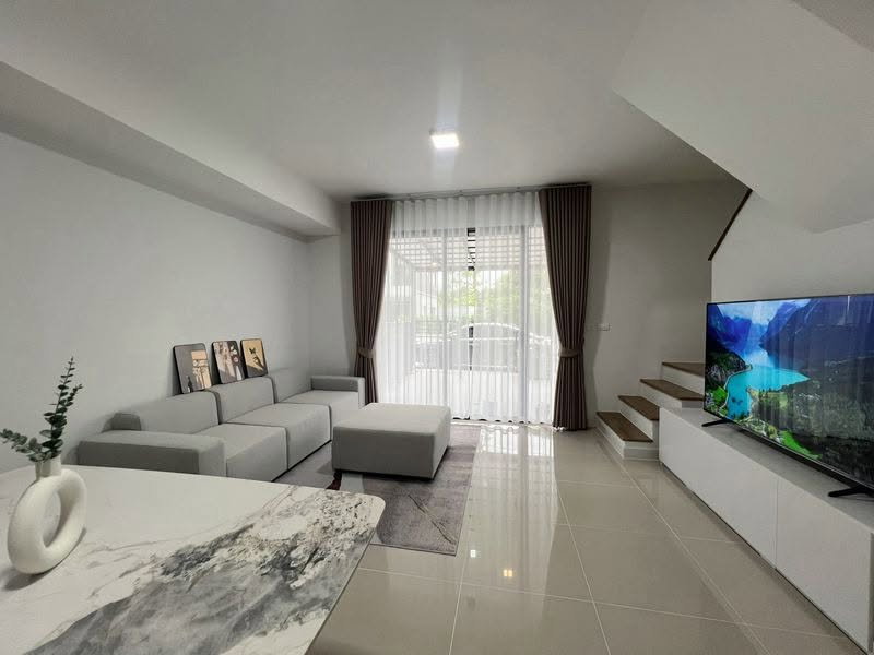 ทาวน์โฮมให้เช่า : บ้านให้เช่า Townhouse Pleno สุขุมวิท-บางนา 2 พร้อมเข้าอยู่สนใจติดต่อ Line @goodmanpro หรือโทร 0999029