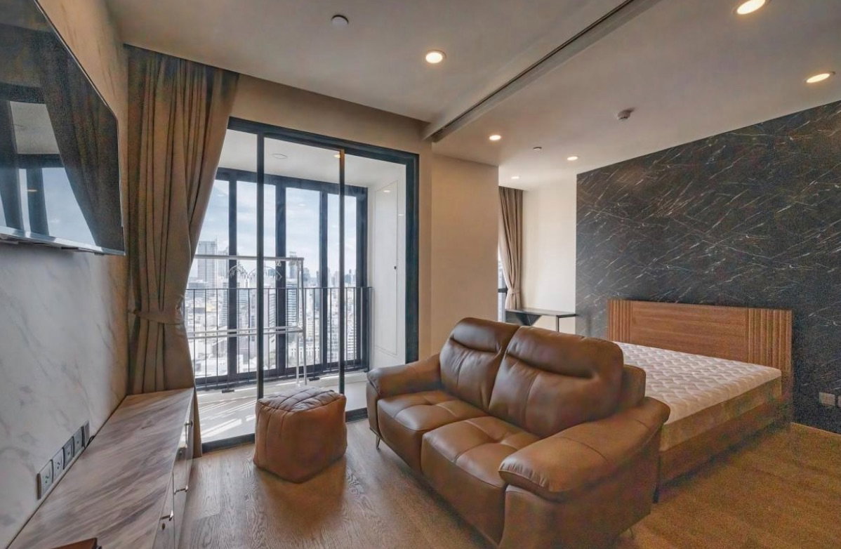 picture One-bedroom condo near MRT Samyan, not far from BTS Sala Daeng and Silom Road. - 1/8