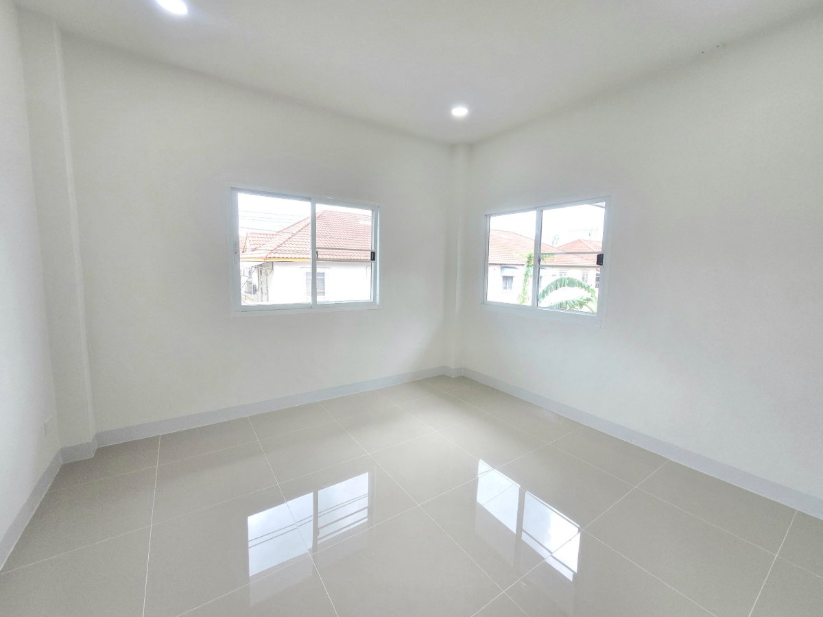 รูป บ้านเดี่ยวหลังใหญ่ ทำเลดีมาก หลังมุมใน เนื้อที่กว้างขวาง ตกแต่งใหม่ทั้งหลัง พร้อมอยู่ หมู่บ้านพนาสนธิ์การ์เด้นโฮม6 หทัยราษฎร์39 ใกล้ทางด่วน - รูปที่ 33/44
