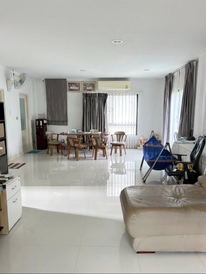 picture Corner Detached House for Sale | Owner Direct - 6/16