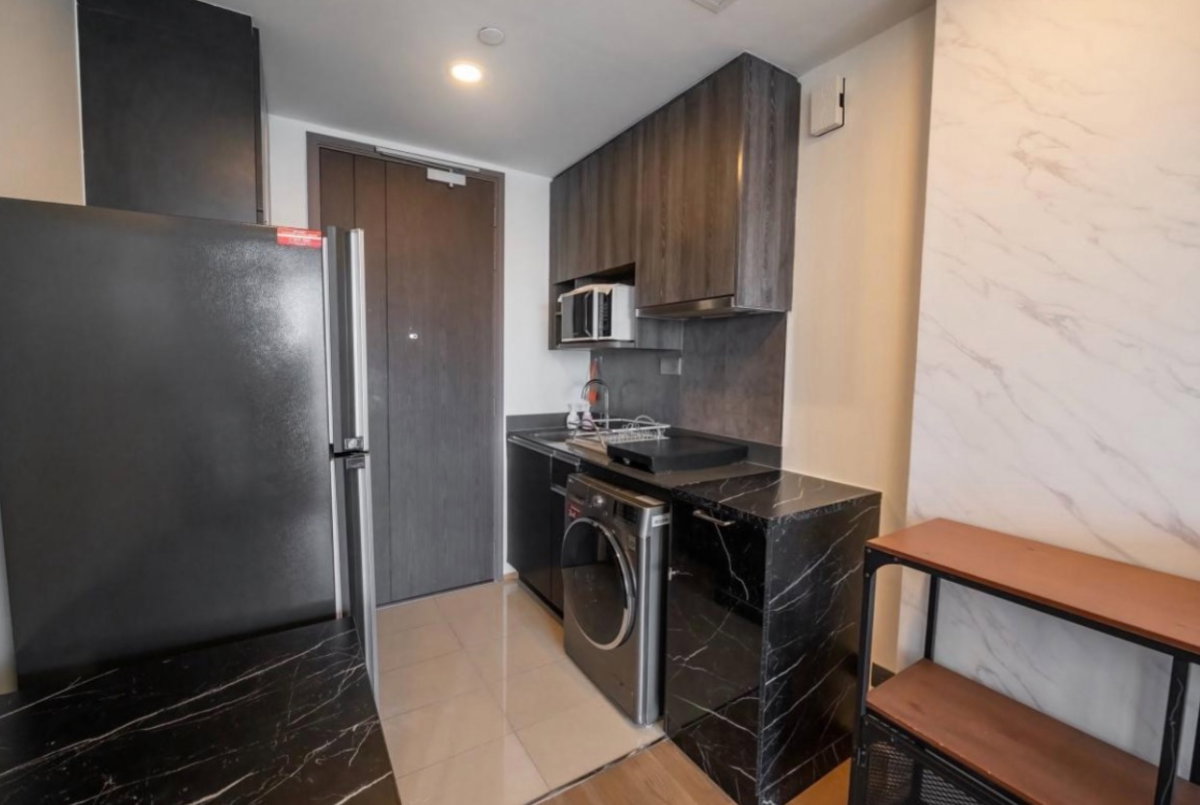 picture One-bedroom condo near MRT Samyan, not far from BTS Sala Daeng and Silom Road. - 8/8