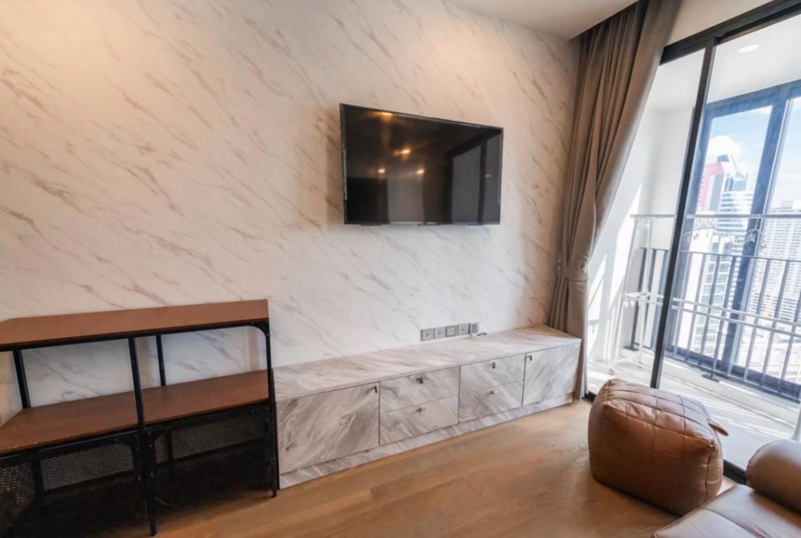 picture One-bedroom condo near MRT Samyan, not far from BTS Sala Daeng and Silom Road. - 2/8
