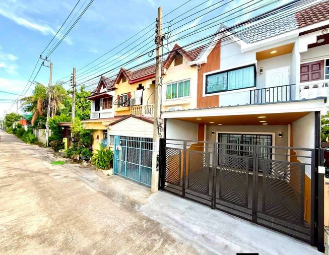 ขายทาวน์โฮม 2 ห้องนอน 16 ตร.ว. เขตตลิ่งชัน
