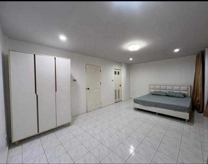 picture ✨ Corner 3-Storey Home Office for Rent | Only 500 m to MRT Purple Line | Ready to Move In - 14/17