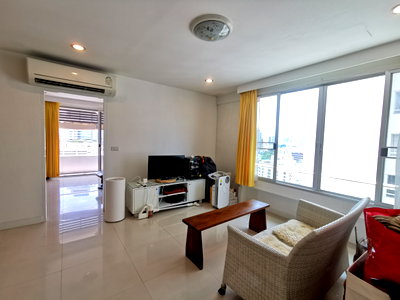 Condos for sale : Sale by Owner 2 Bed 70sq.m. 10-15 Floor Corner unit, 2 parking, near MRT Sutthisan - Ratchada Orchid condo