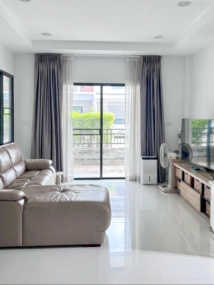 picture Corner Detached House for Sale | Owner Direct - 5/16
