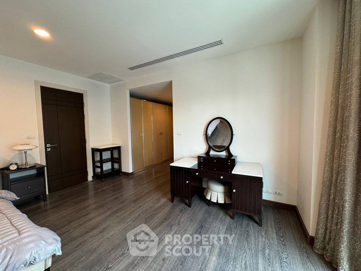 picture 3-BR 192 Sqm Condo At The Crest Ruamrudee, 90m To BTS Phloen Chit (ID 3061900) - 5/10