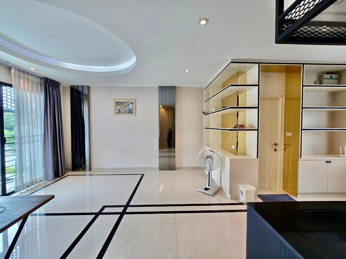รูป ให้เช่า Home Office 3.5 ชั้น District Ekkamai – Ramintra Modern Luxury Built-in ทั้งหลัง พร้อมใช้งาน ทำเลศักยภาพย่านเลียบด่วนรามอินทรา - รูปที่ 5/10