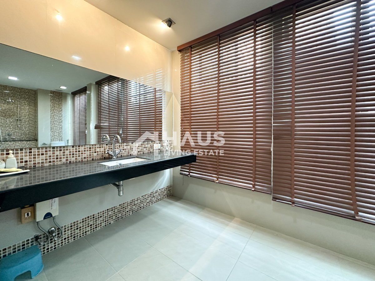 picture Baan Klang Mueang The Paris Ratchavipha / 4 Bedrooms #TPCC070 - 29/32