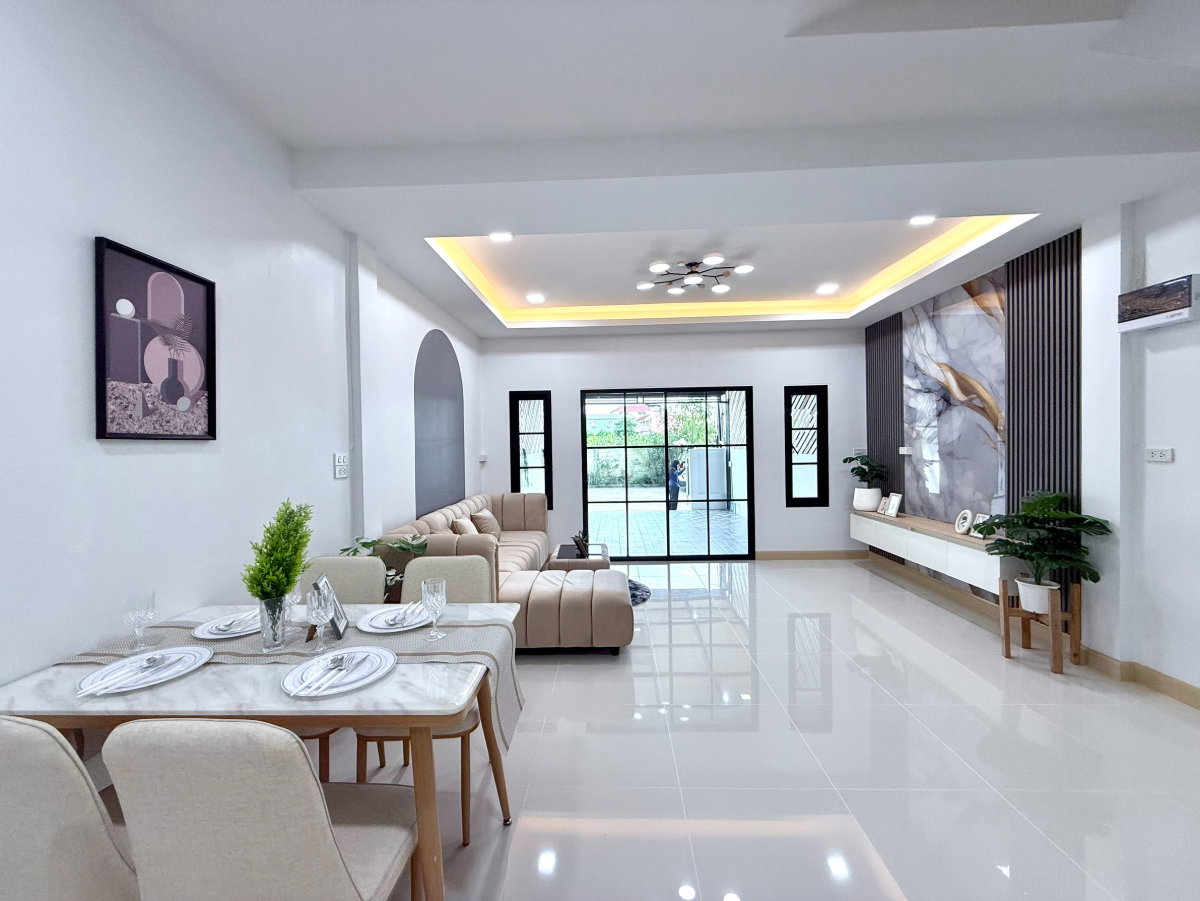 รูป ทาวน์เฮ้าส์2ชั้น รีโนเวทตกแต่งใหม่ น่าอยู่ ทำเลดี ใกล้รถไฟฟ้า, ตลาดมีนบุรี หมู่บ้านรุ่งกิจแกรนด์วิสต้า ถนนหทัยราษฎร์ มีนบุรี ตลาดจตุจักร - รูปที่ 11/38