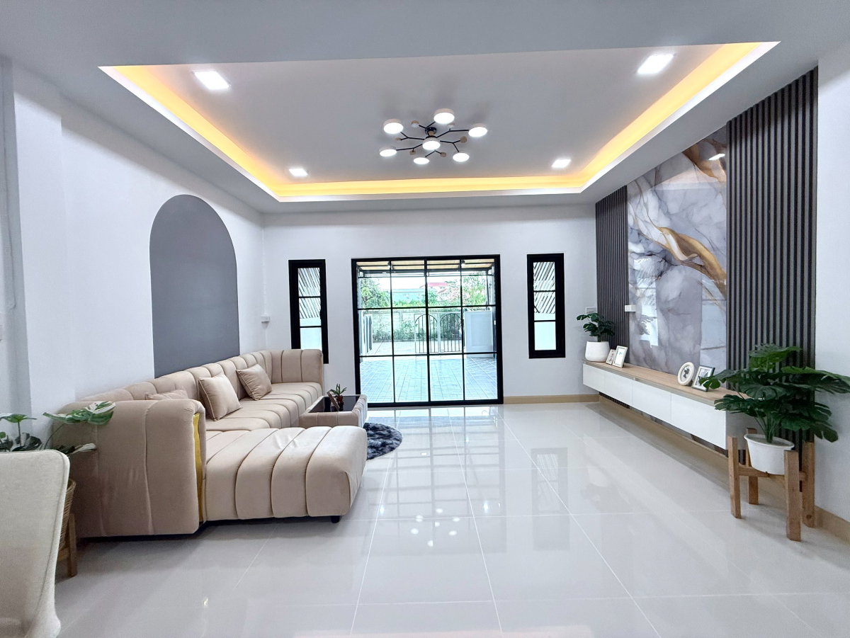 รูป ทาวน์เฮ้าส์2ชั้น รีโนเวทตกแต่งใหม่ น่าอยู่ ทำเลดี ใกล้รถไฟฟ้า, ตลาดมีนบุรี หมู่บ้านรุ่งกิจแกรนด์วิสต้า ถนนหทัยราษฎร์ มีนบุรี ตลาดจตุจักร - รูปที่ 12/38