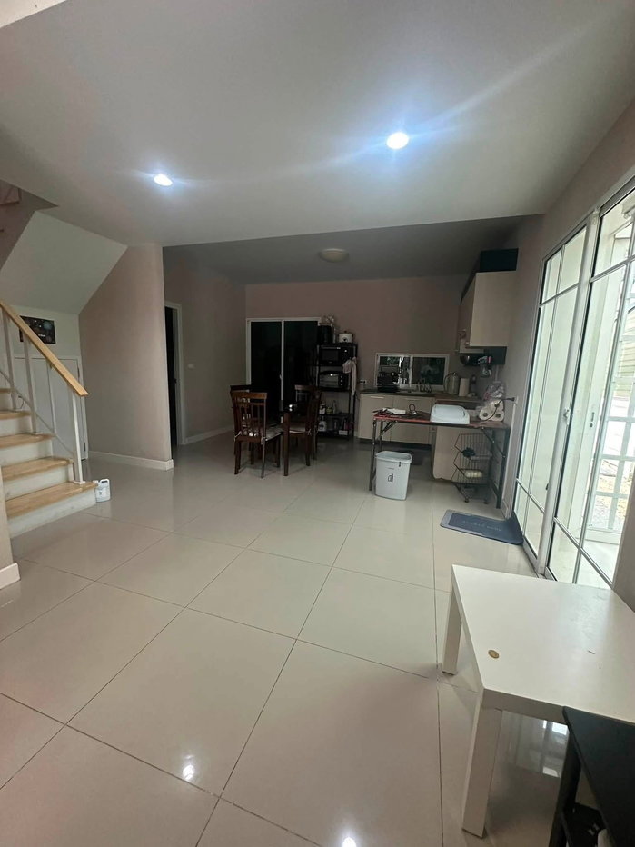 รูป 🏡✨ ให้เช่าบ้านเดี่ยว The Village Bangna – Wongwaen 3 3 ห้องนอน 2 ห้องน้ำ เฟอร์นิเจอร์ครบ พร้อมเข้าอยู่ ทำเลบางนา–วงแหวน เดินทางสะดวก - รูปที่ 2/11