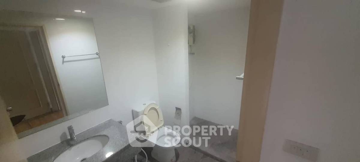 picture 1-BR 46.9 Sqm Condo At The Master Sathorn Executive, 200m to BTS Krung Thon Buri (ID 884008) - 4/8